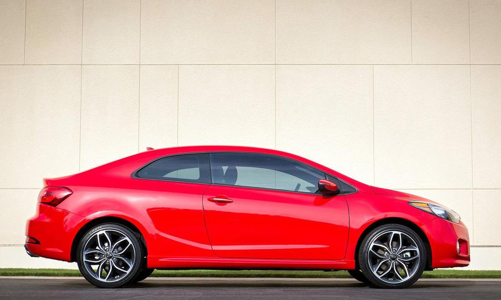 2014款起亚速迈小跑车