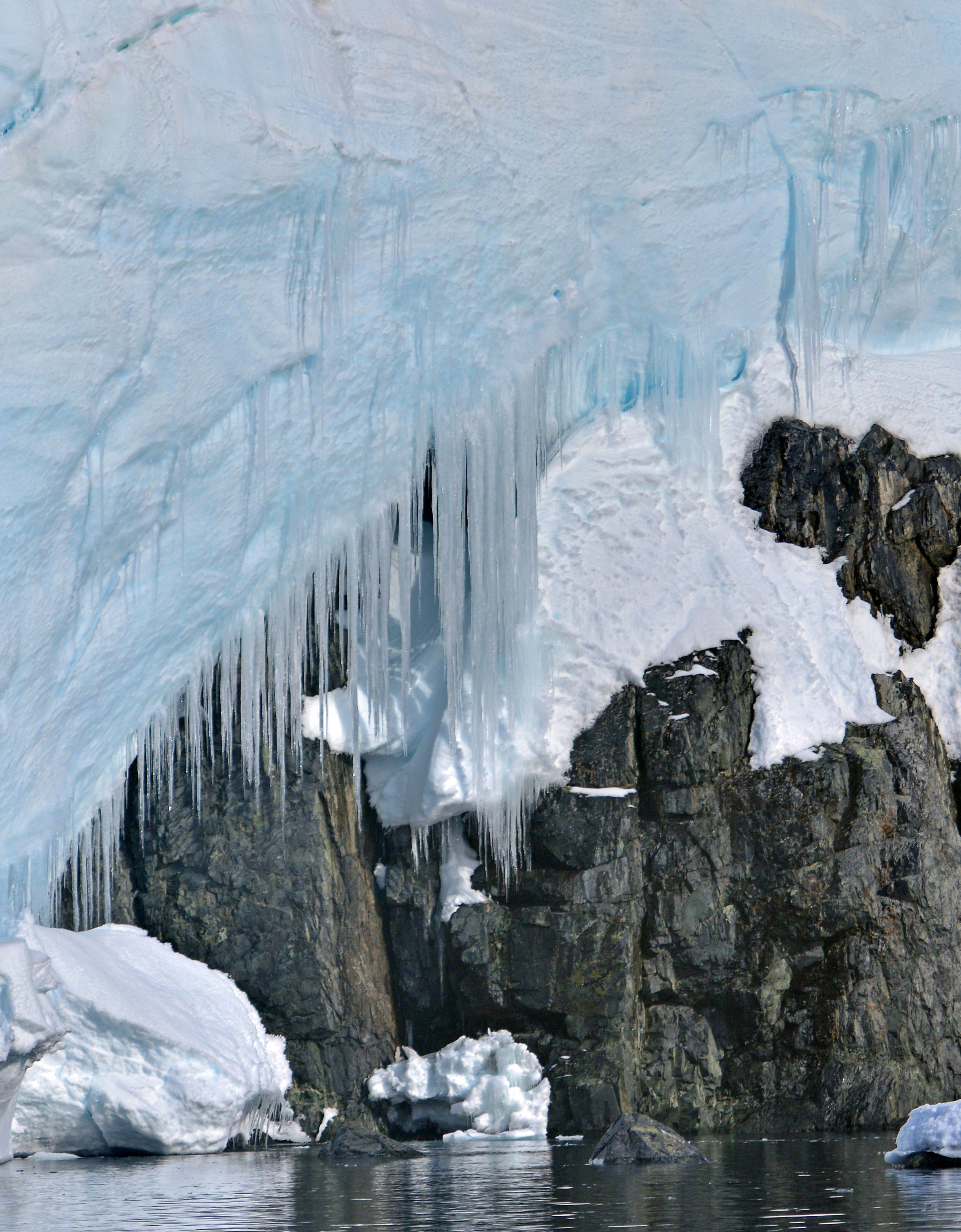 > || 更新时间:2014-01-14 颜色分 蓝色 关键词:  南极 雪景 冰天雪地