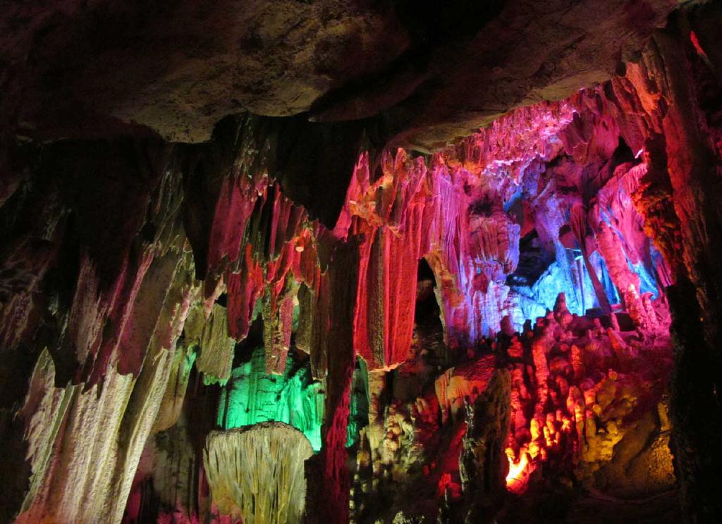 桂林喀斯特岩洞