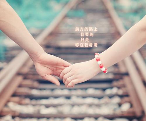 甜蜜牵手情侣