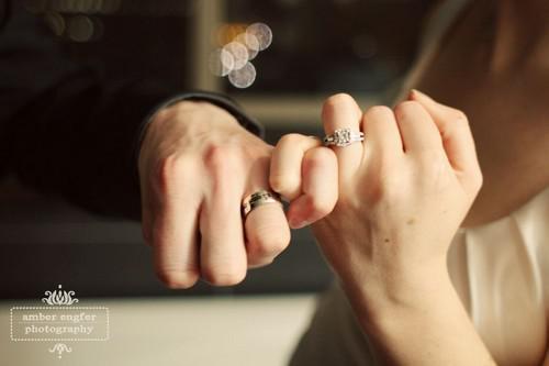 情侣牵手的幸福