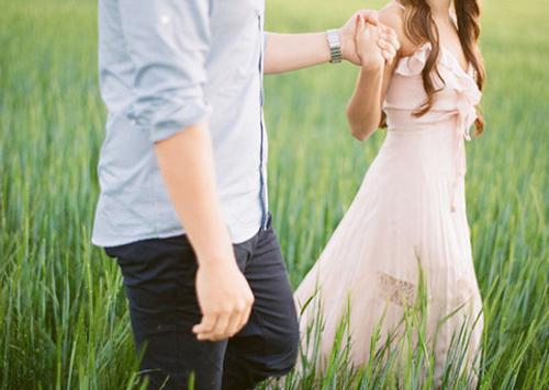 情侣牵手的幸福