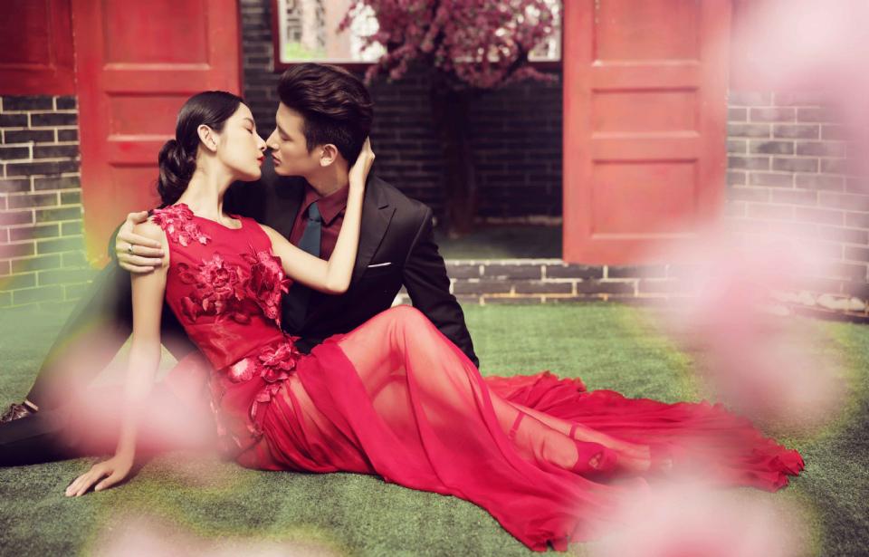 典雅婚纱火红的爱