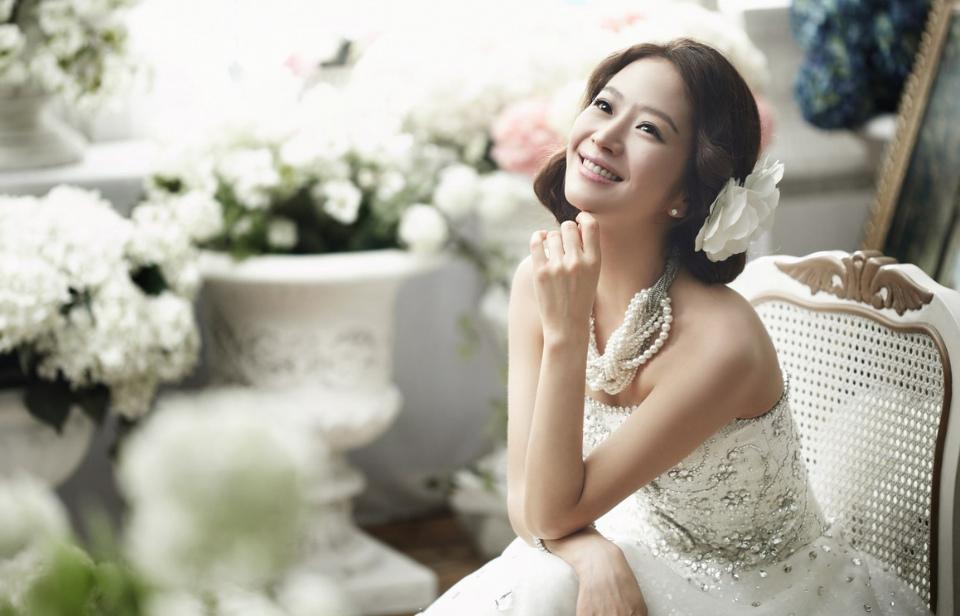 复古婚纱待嫁新娘