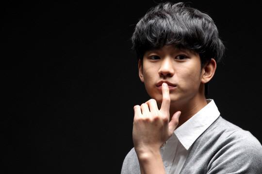 单眼皮男生金秀贤