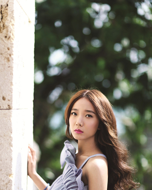 王珞丹海边时尚写真