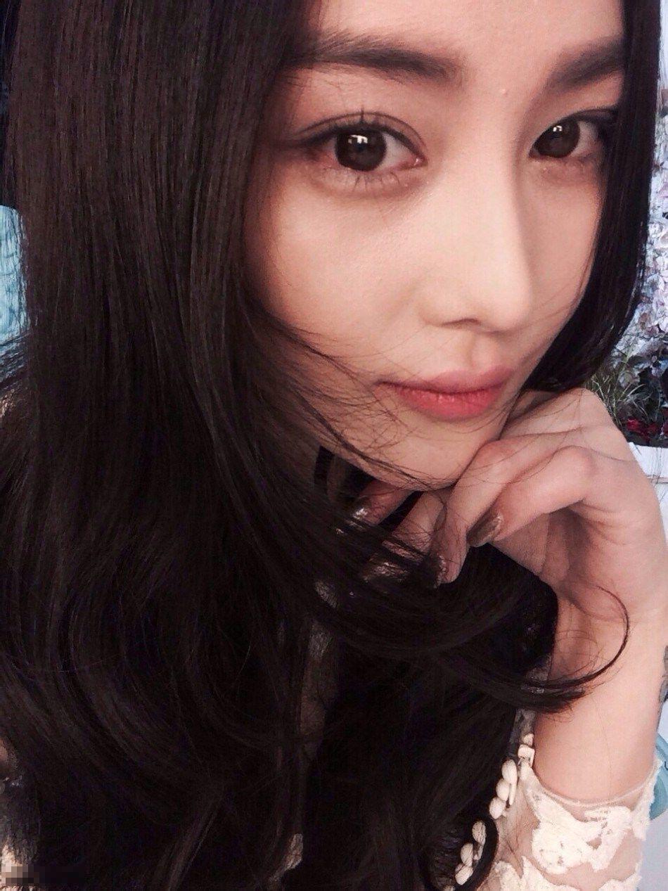 张馨予女神自拍照