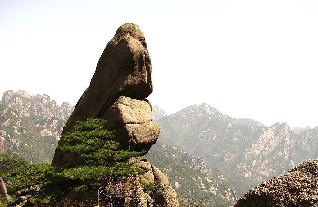 巧夺天工黄山怪石