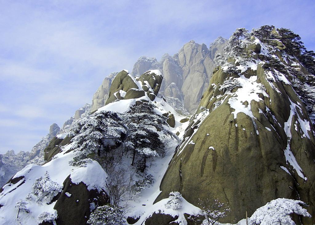 巧夺天工黄山怪石