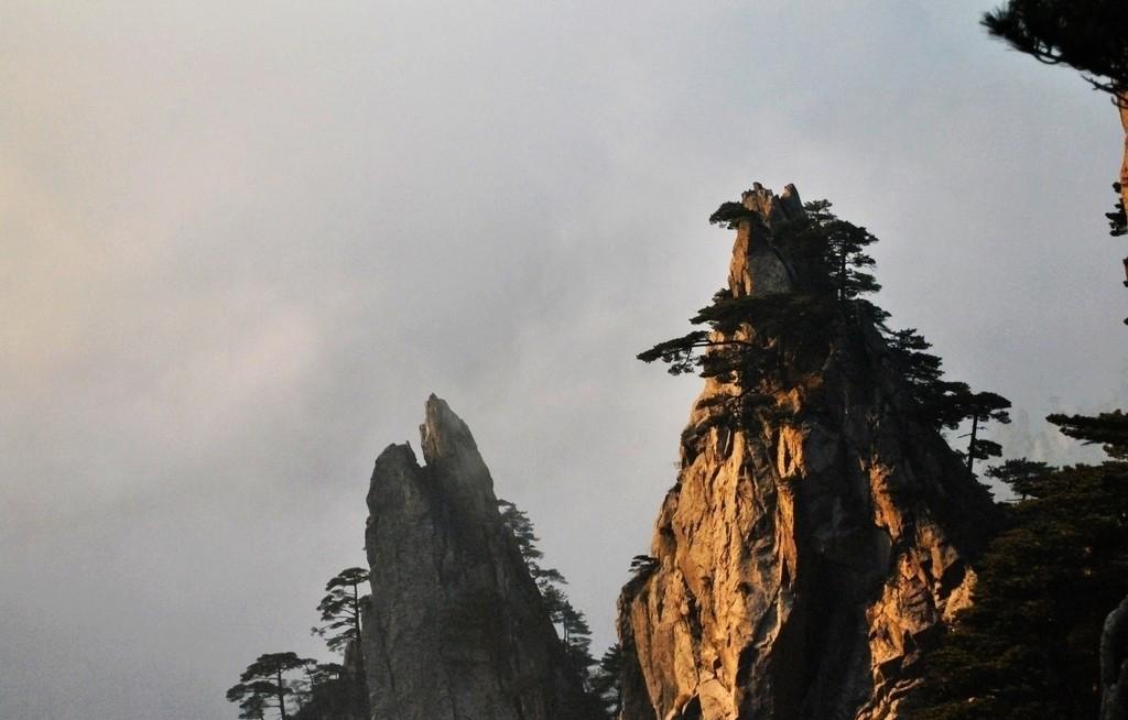 巧夺天工黄山怪石