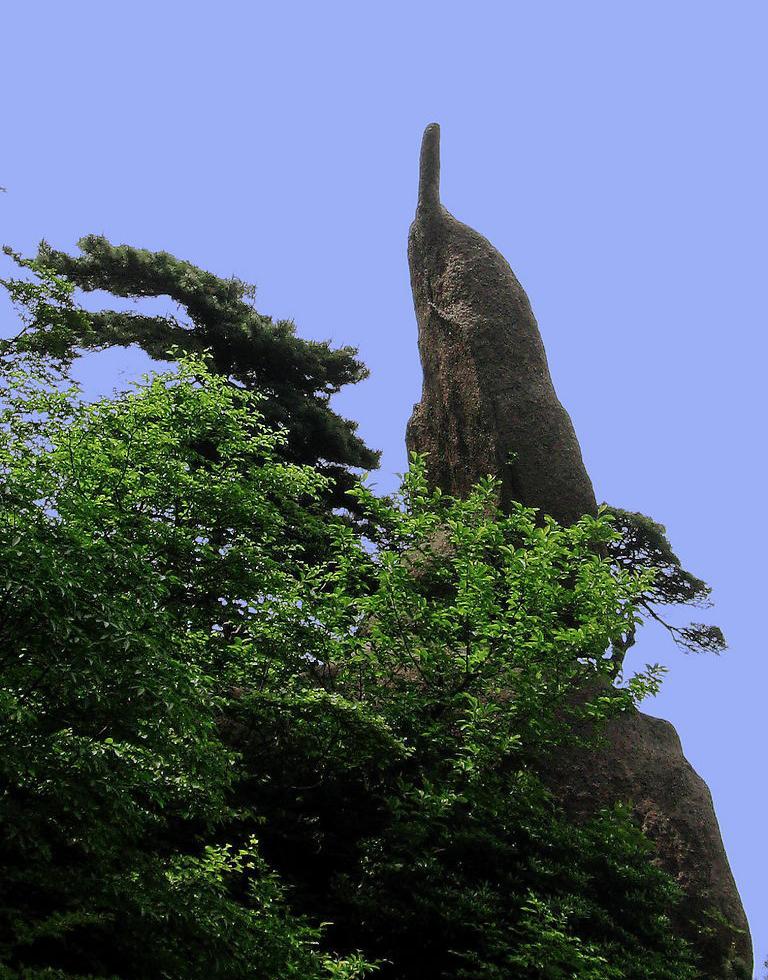 巧夺天工黄山怪石