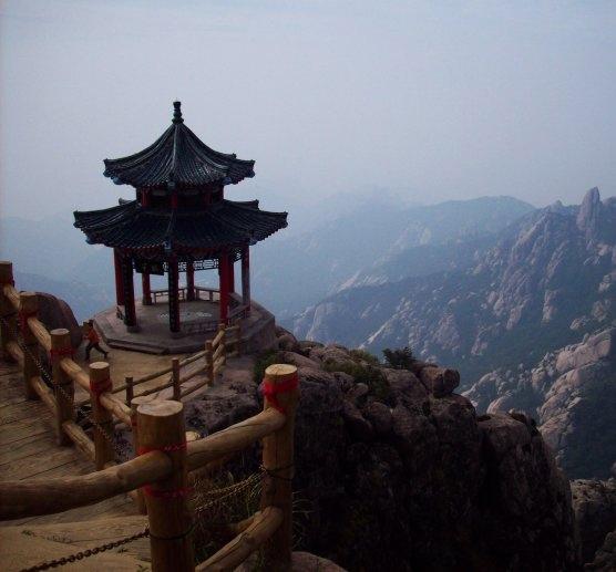 崂山巨峰朦胧烟雨的美