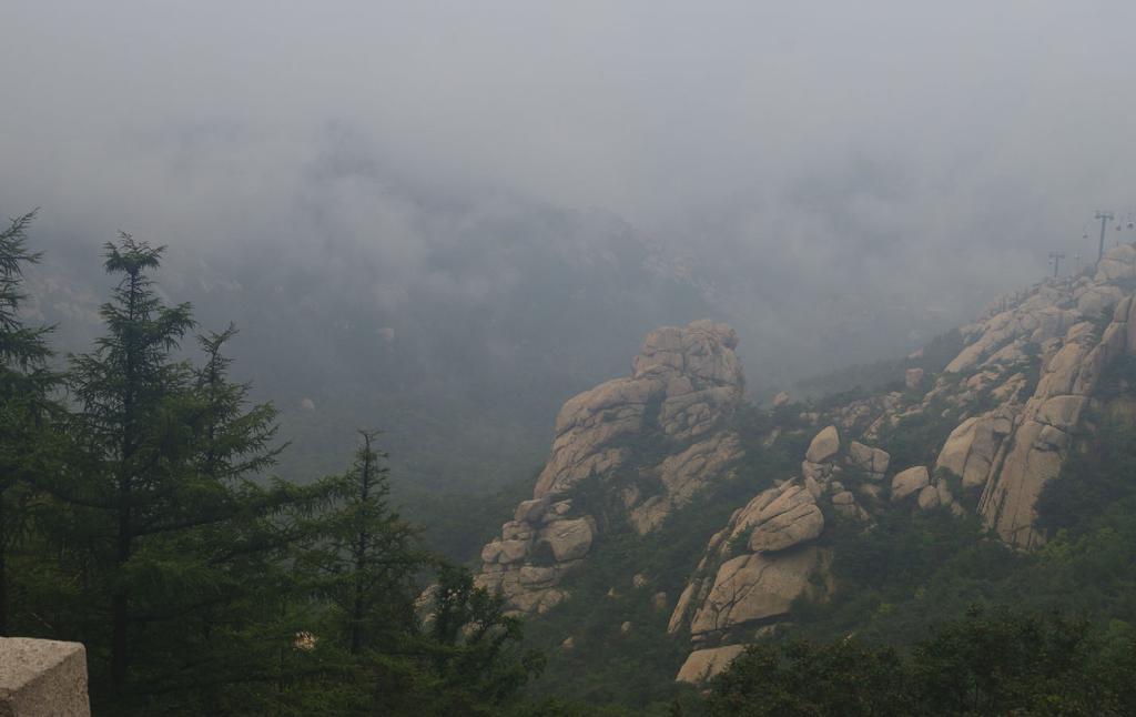 崂山巨峰朦胧烟雨的美