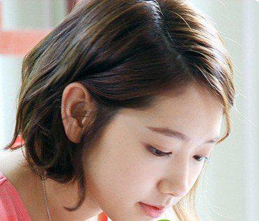 短发美女朴信惠