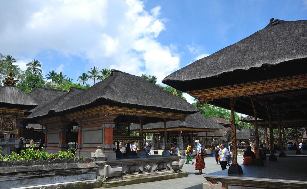 历史悠久的巴厘岛圣泉庙