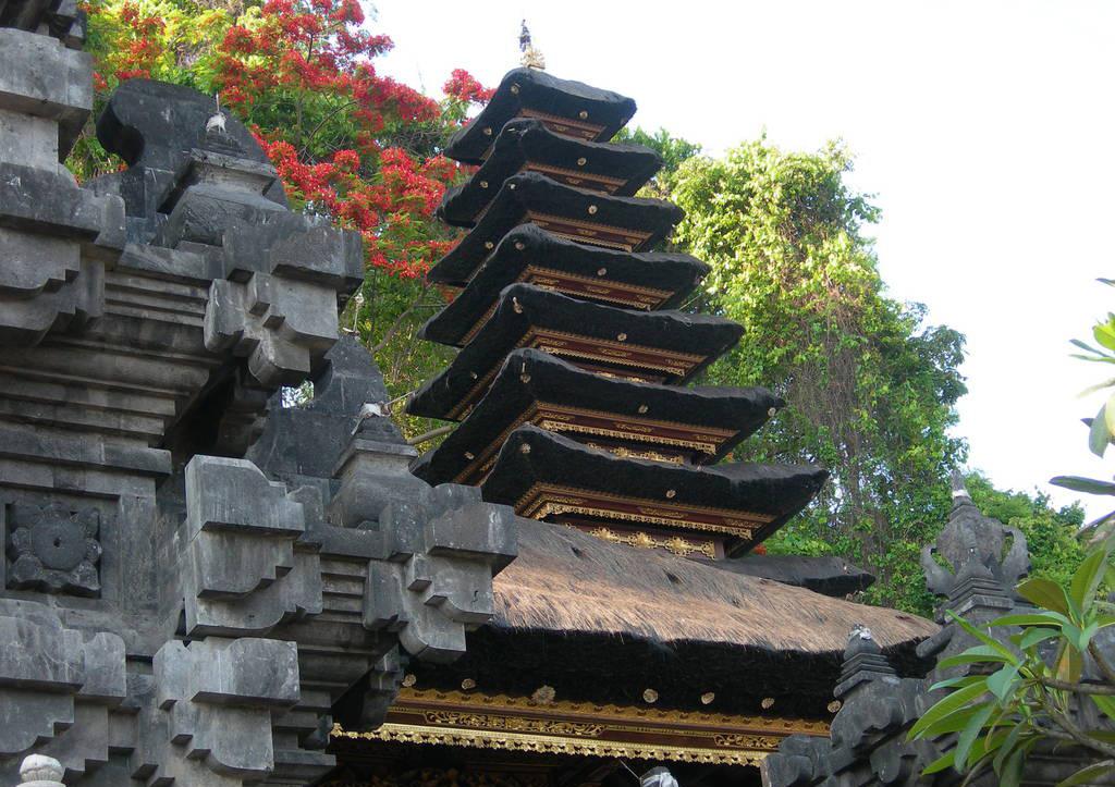 历史悠久的巴厘岛圣泉庙
