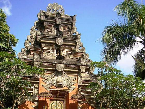 历史悠久的巴厘岛圣泉庙