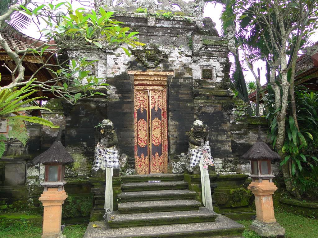 历史悠久的巴厘岛圣泉庙