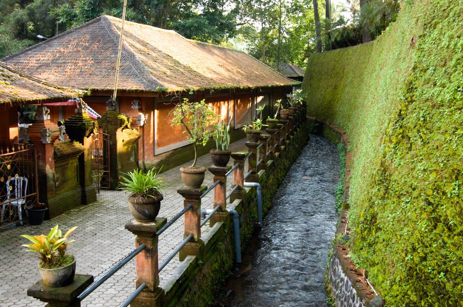 历史悠久的巴厘岛圣泉庙