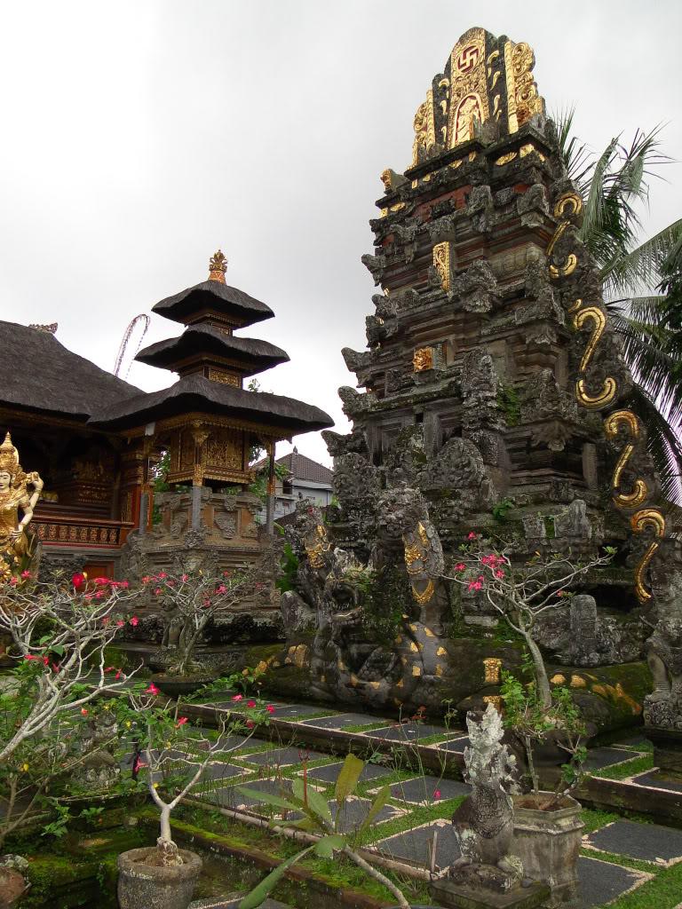 历史悠久的巴厘岛圣泉庙