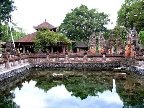 巴厘岛圣泉庙风光