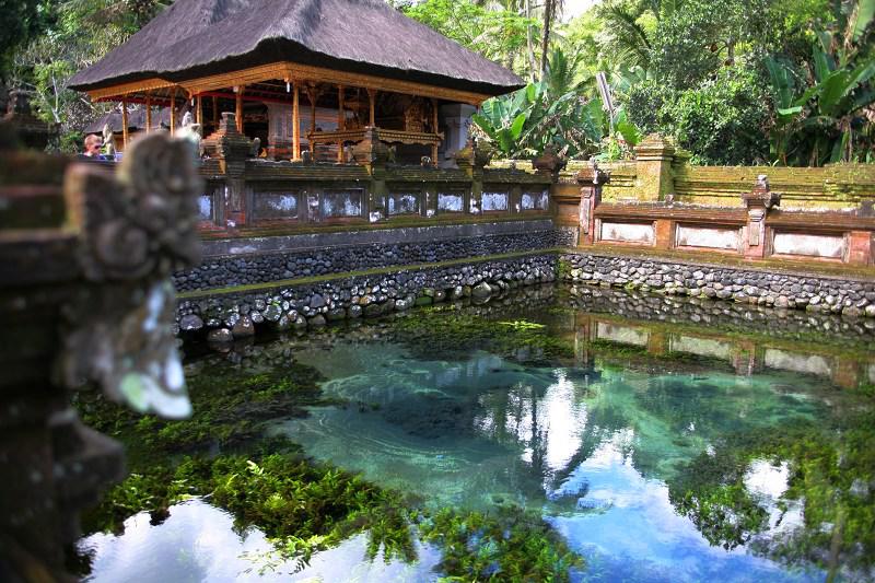 巴厘岛圣泉庙风光