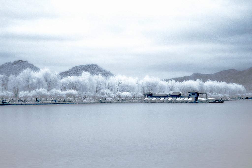 西湖独特景观断桥残雪