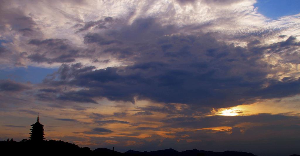 杭州西湖雷峰夕照