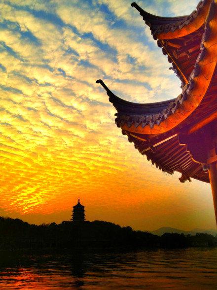 远近闻名雷峰夕照