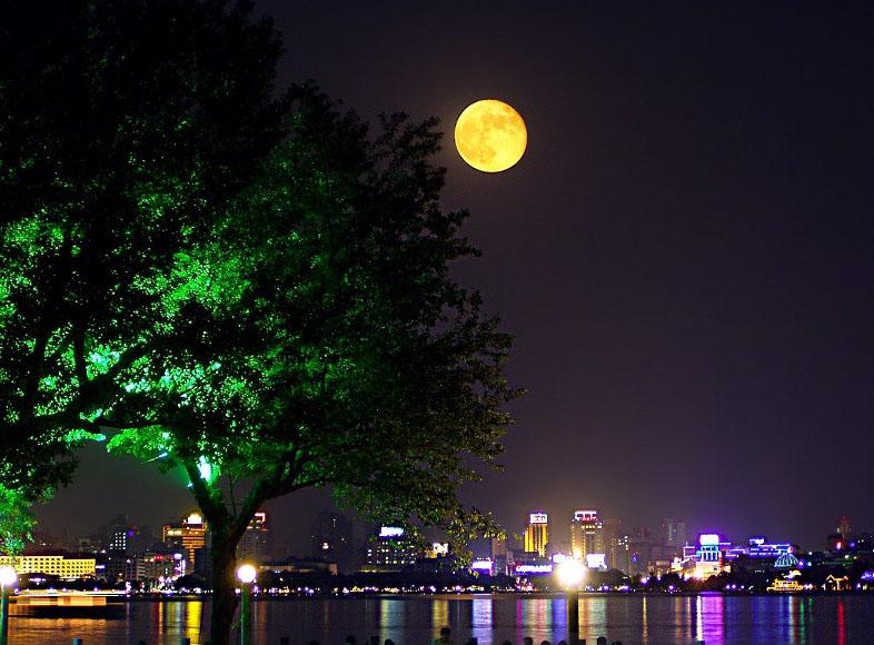 杭州西湖平湖秋月