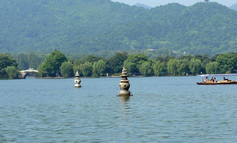 西湖第一胜境三潭印月