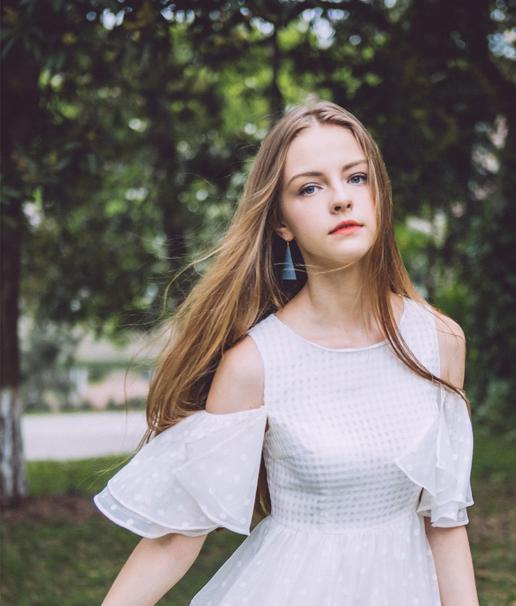 优雅个性清纯欧美女生