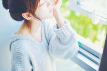 侧脸看不见的忧伤女生