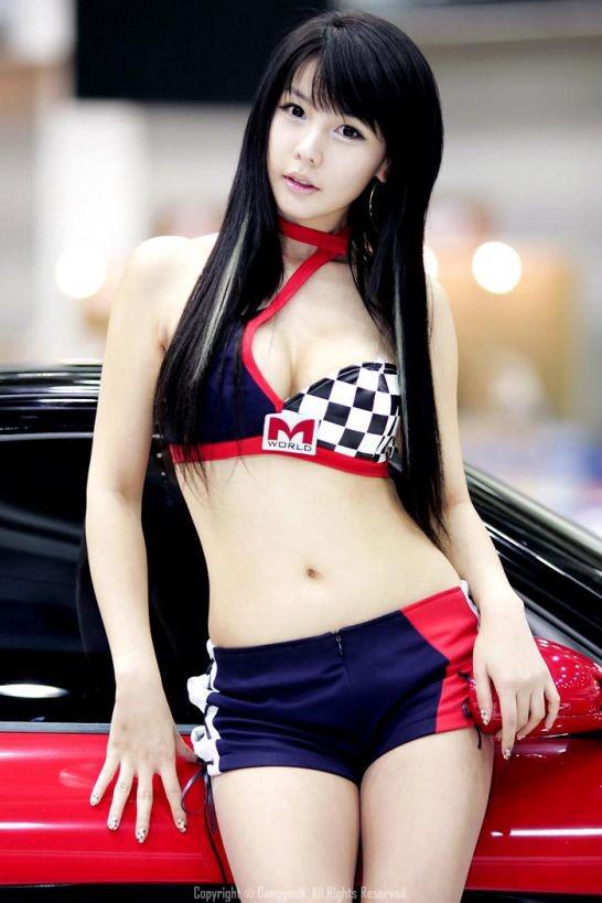 韩国性感车模李智友