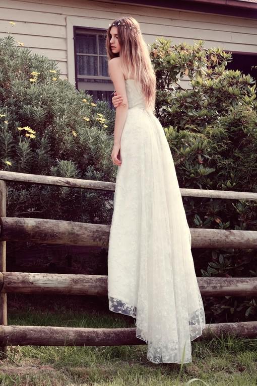 幸福定格在穿上婚纱的时刻