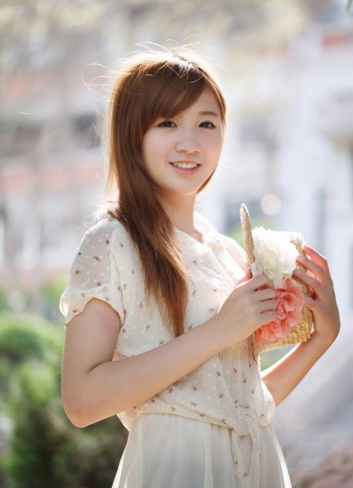 时尚百变美女吕妍萱写真