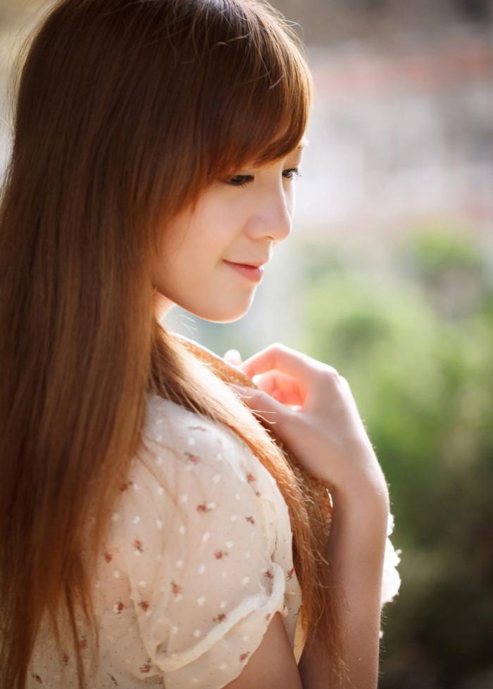 时尚百变美女吕妍萱写真