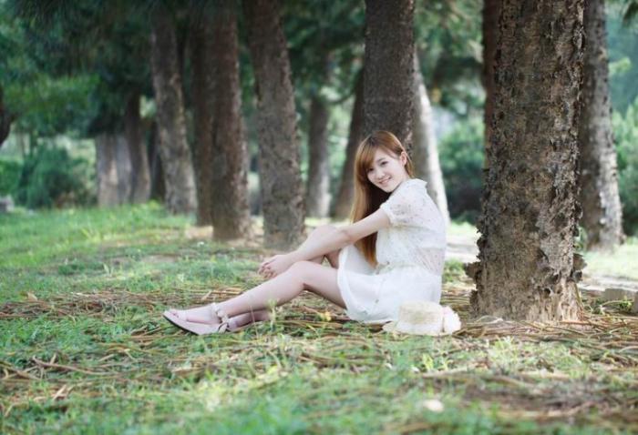 时尚百变美女吕妍萱写真