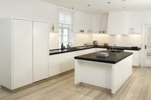 时尚白色厨房装修设计