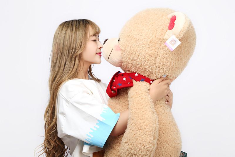 清新萌主裴紫绮与萌熊