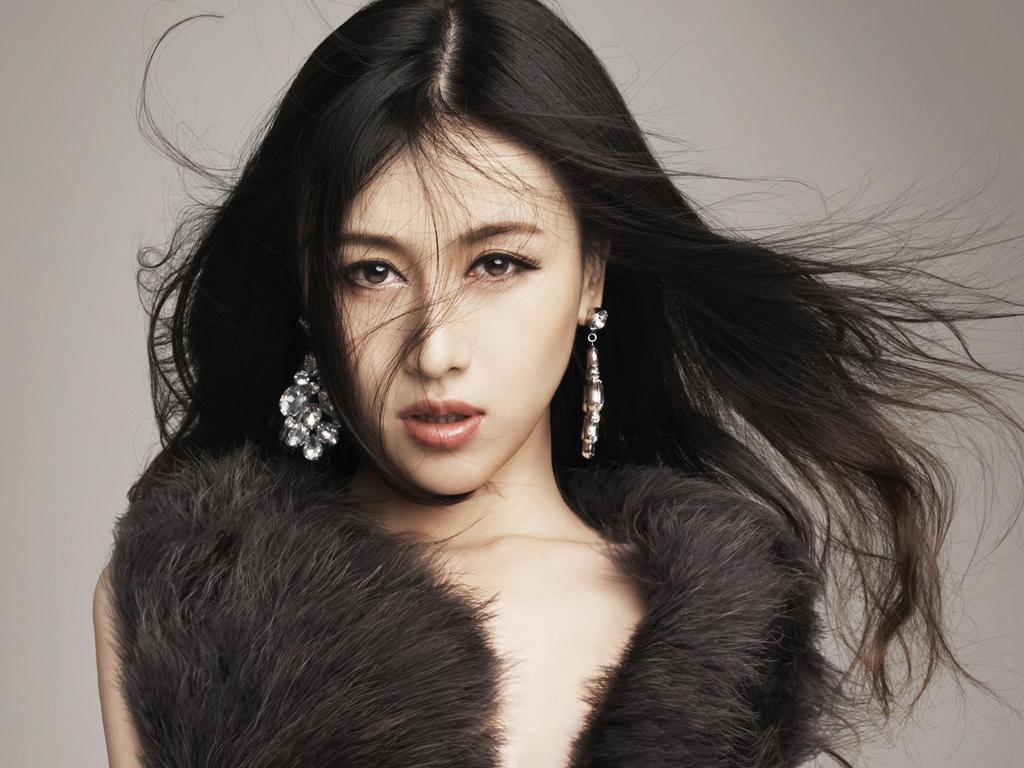 气质性感美女赵芸萱写真