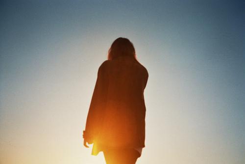 非主流夕阳美女背影