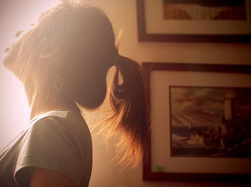 唯美夕阳女生背影