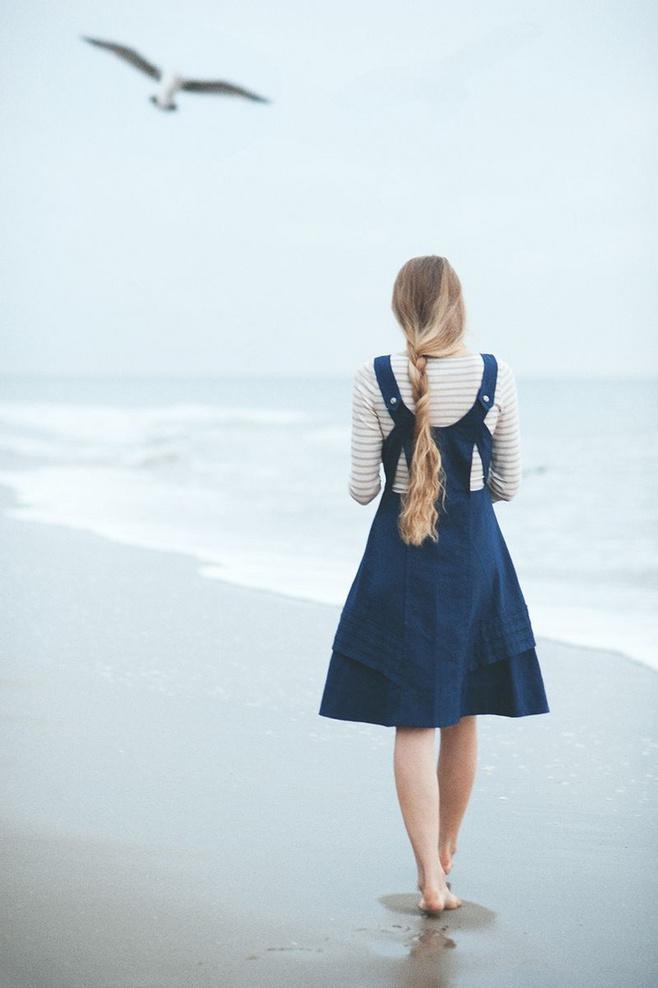 孤独伤感美女背影