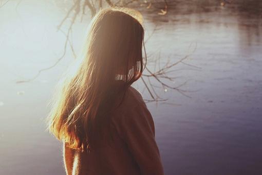 孤独伤感美女背影