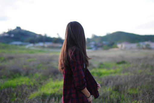 好看唯美女生背影