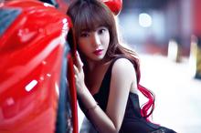 法拉利妖艳性感车模韩雨菲壁纸