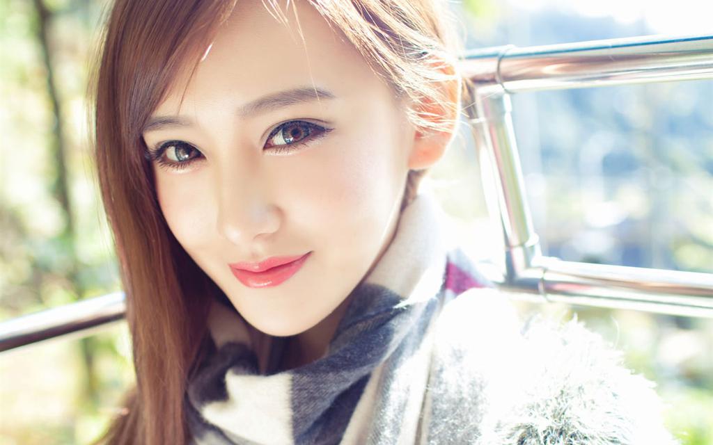 户外写真清新美女壁纸