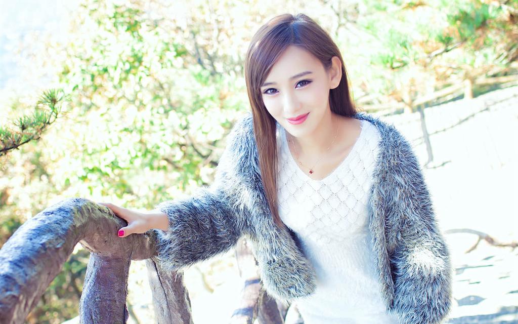 户外写真清新美女壁纸