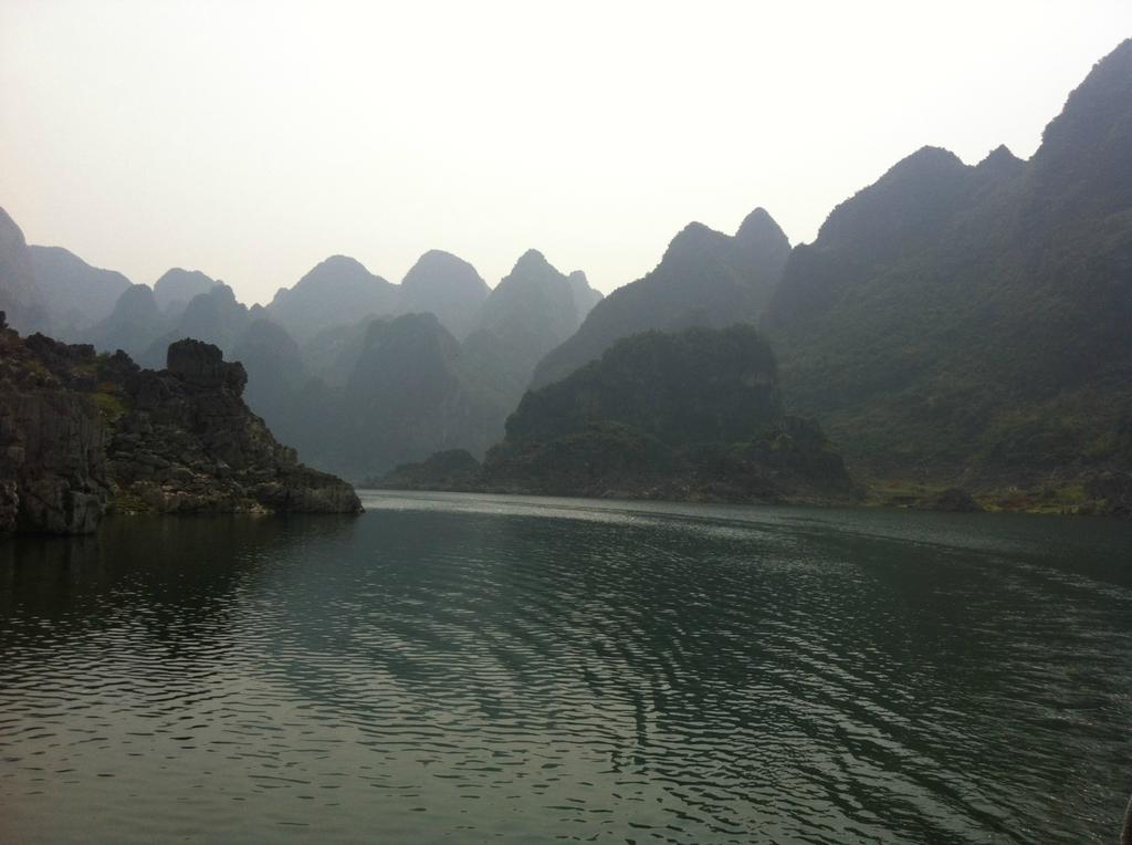 清明节踏青之游湖图片